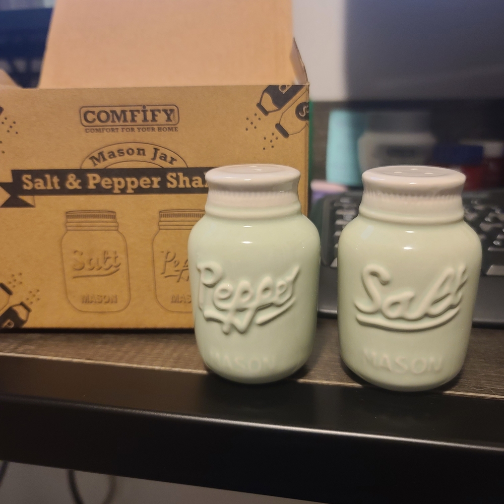 Sage Green Comfify Mason Jar Salt & Pepper Shakers